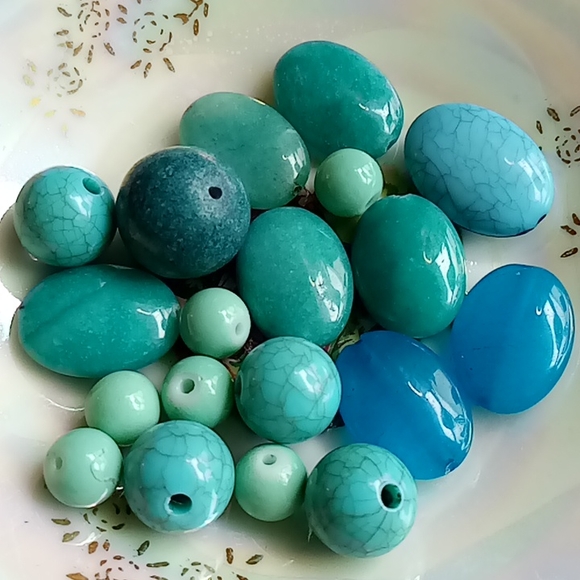 Crafters Semi precious predrilled lot - Picture 2 of 5